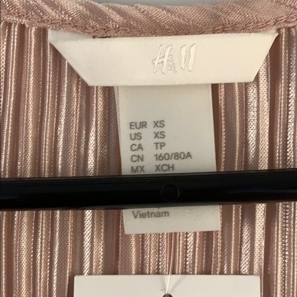 New H&M Powder Pink Pleated Dress - Picture 6 of 6